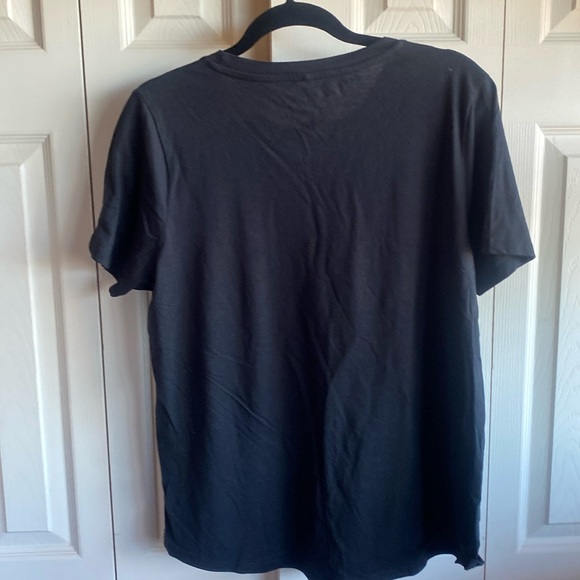 Peanuts NWT Snoopy in the Flowers Short Sleeve Cotton Blend Tshirt Size Large - Picture 5 of 7